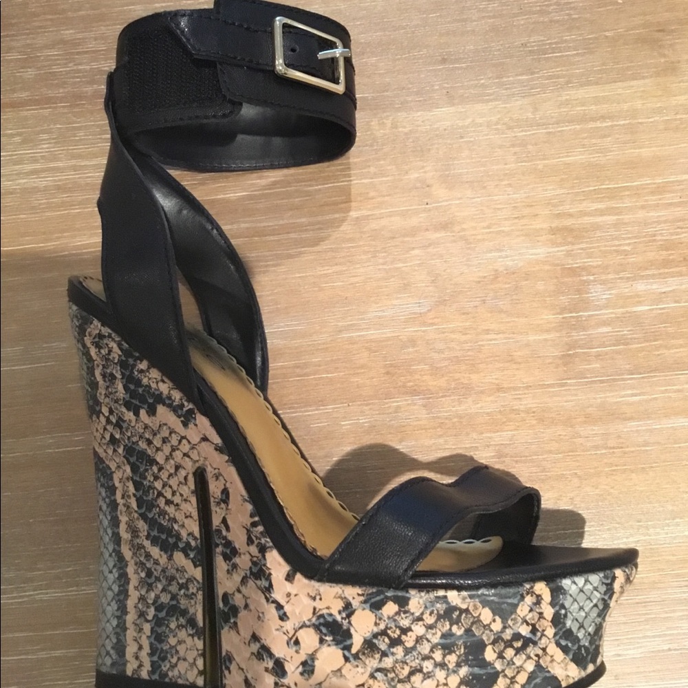 Bebe Powder Pink Grey Snakeskin Blk Platform Heels